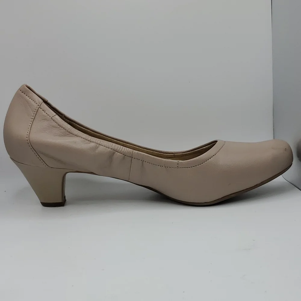 Naturalizer Nude Beige Leather Low Heel Pumps